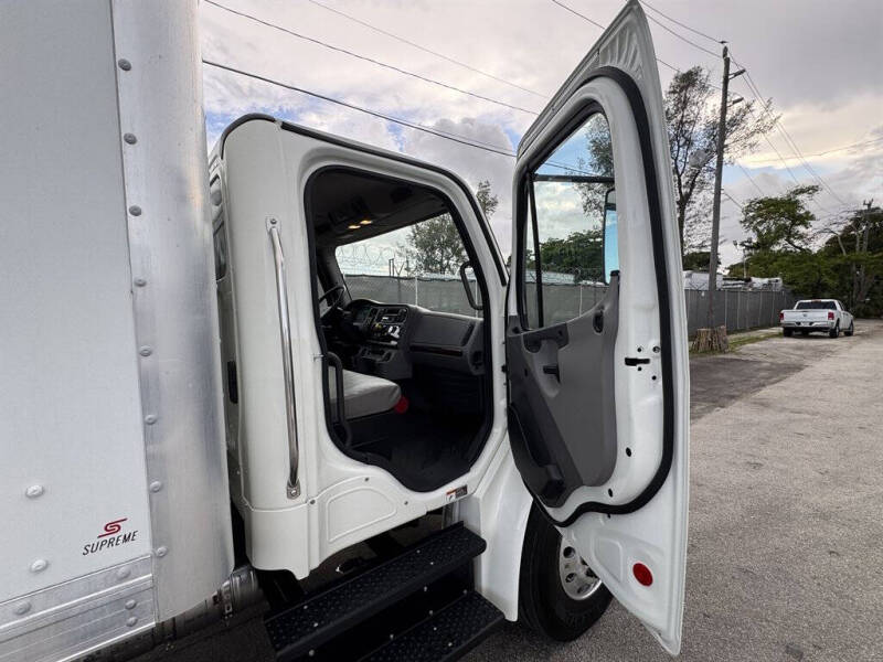 2019 Freightliner M2 106