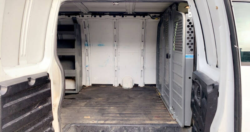 2013 Chevrolet Express Cargo null photo 12