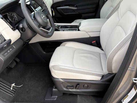 2025 Nissan Pathfinder SL