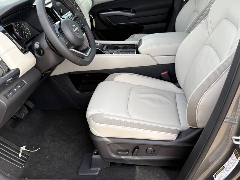 2025 Nissan Pathfinder SL