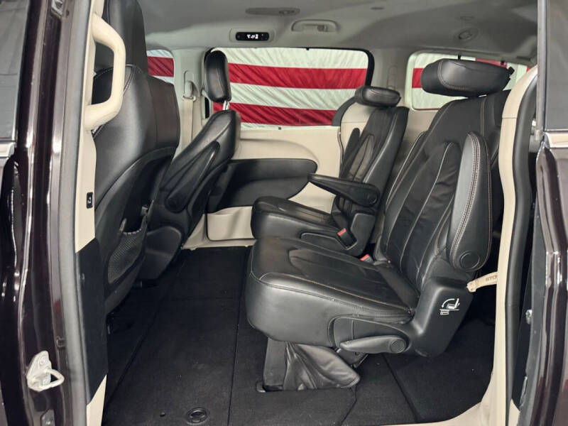 2017 Chrysler Pacifica Touring-L