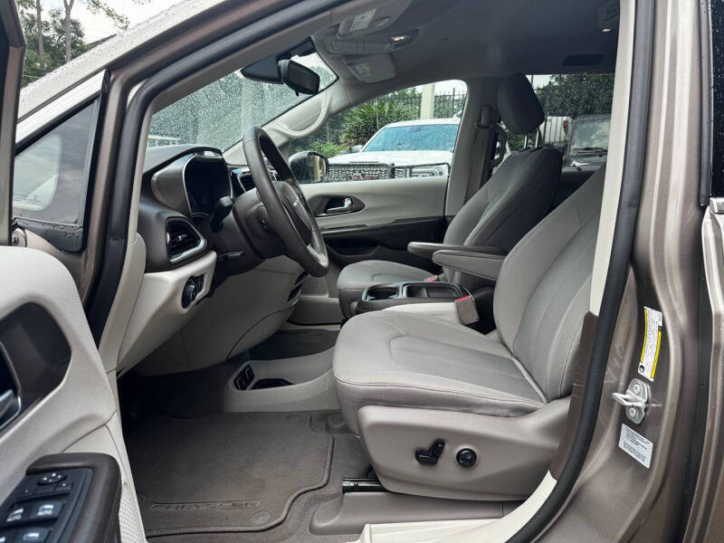 2017 Chrysler Pacifica Touring-L