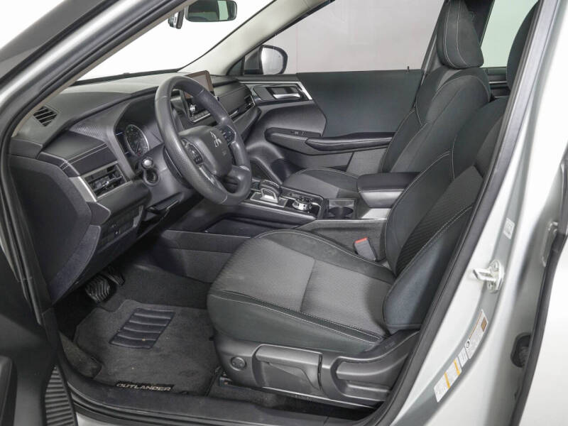 2022 Mitsubishi Outlander ES