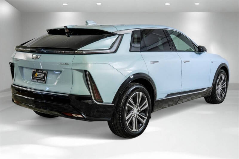 2024 Cadillac LYRIQ Luxury 1