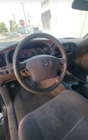 2004 Toyota Sequoia SR5