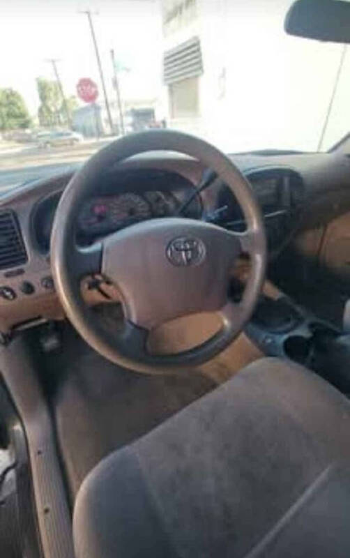 2004 Toyota Sequoia SR5