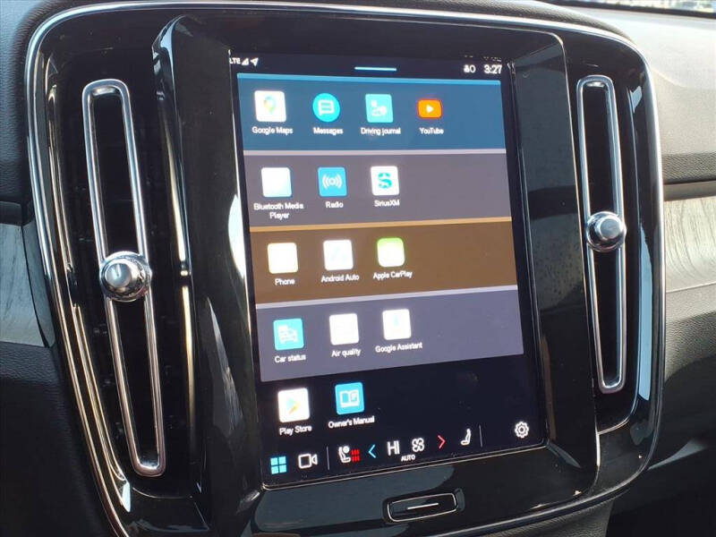 2025 Volvo XC40 B5 Plus Bright Theme