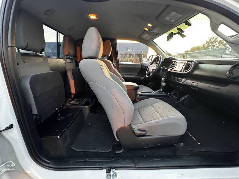 2017 Toyota Tacoma SR