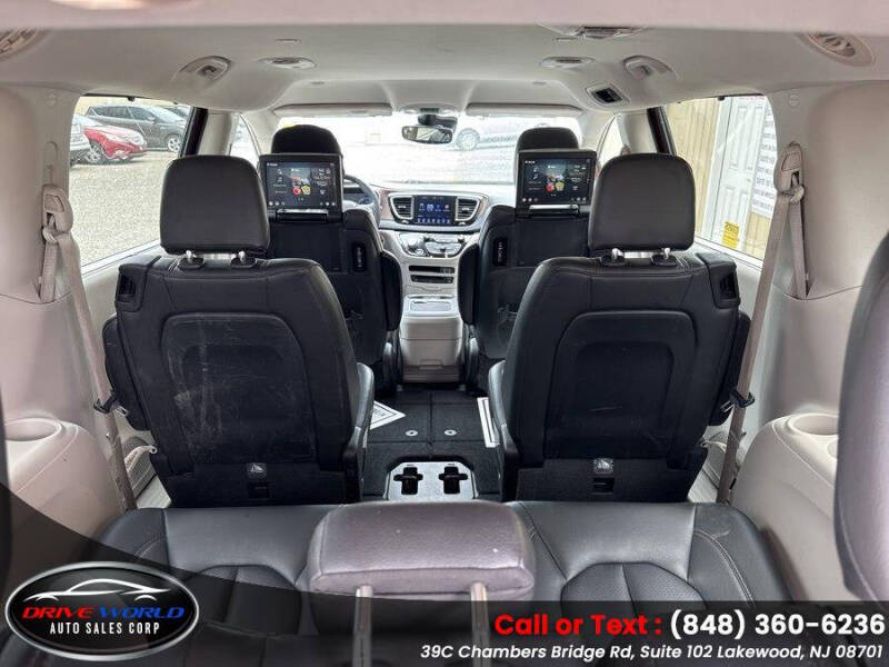2017 Chrysler Pacifica Touring-L Plus