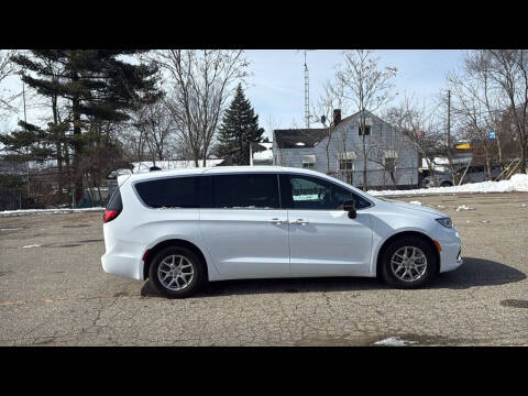 2025 Chrysler Pacifica Select
