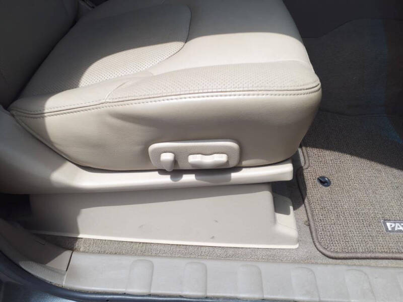 2008 Nissan Pathfinder LE