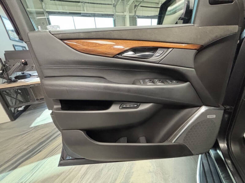 2016 Cadillac Escalade Luxury Collection