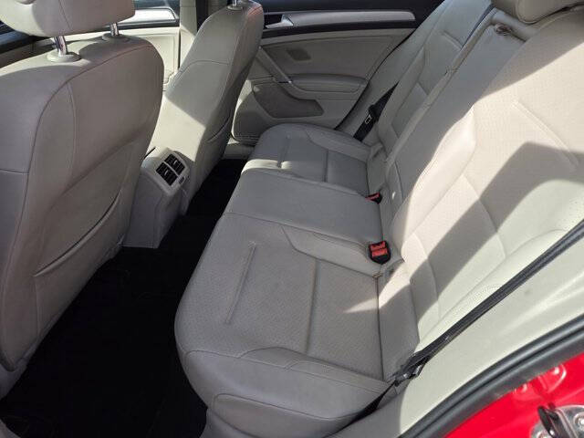 2017 Volkswagen Golf SportWagen
