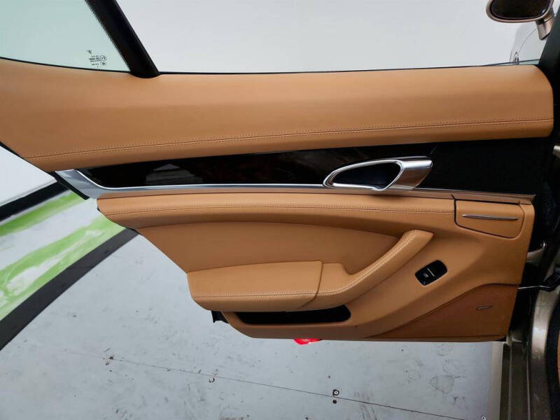 2016 Porsche Panamera