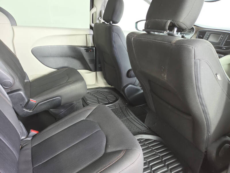 2017 Chrysler Pacifica LX