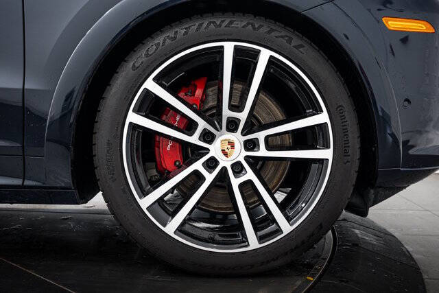 2025 Porsche Cayenne GTS