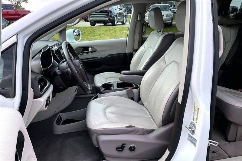 2017 Chrysler Pacifica Touring-L Plus