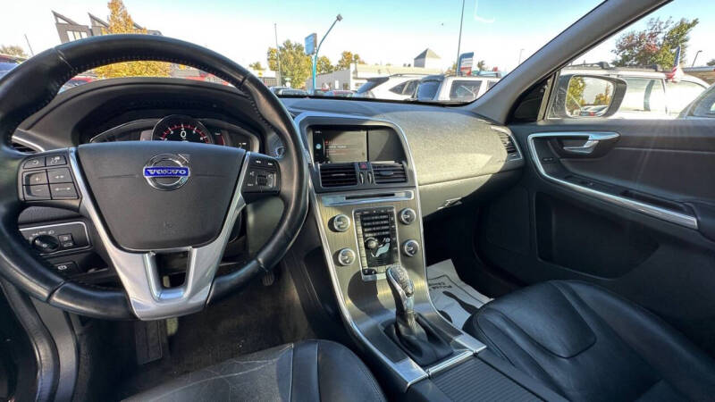 2015 Volvo XC60 T5 Platinum