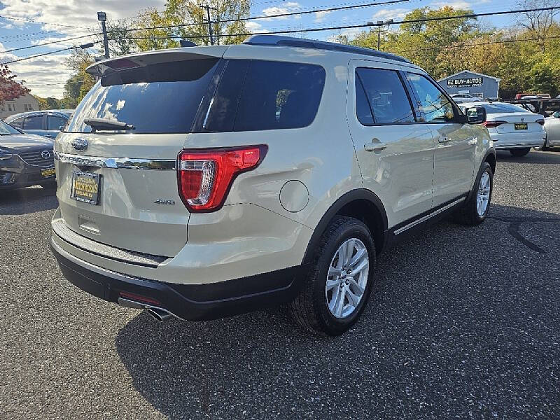 2018 Ford Explorer XLT photo 6