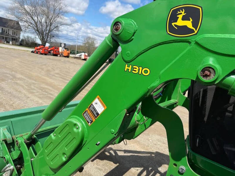 2015 John Deere 6135e