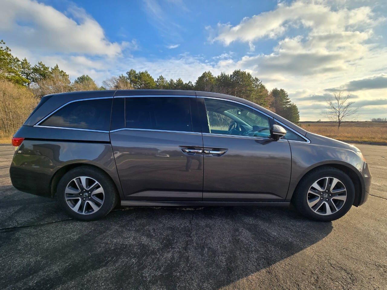 2014 Honda Odyssey for sale at Dedicated Auto Sales Inc in Elk River, MN