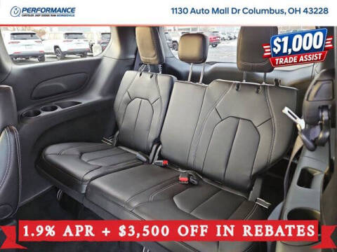 2026 Chrysler Pacifica Select