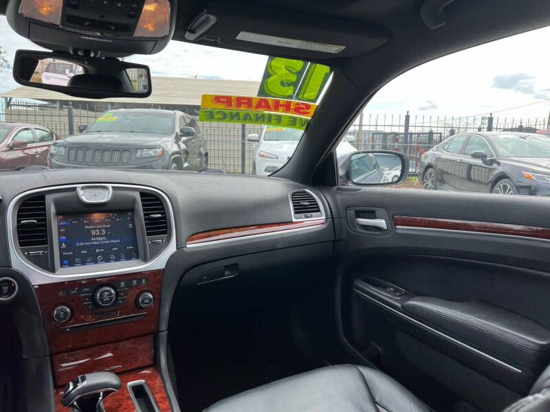 2013 Chrysler 300 Motown