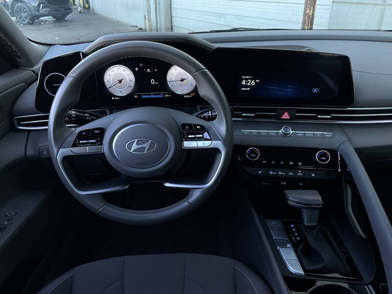 2025 Hyundai Elantra SEL Convenience