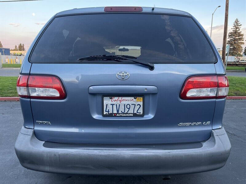 2002 Toyota Sienna LE