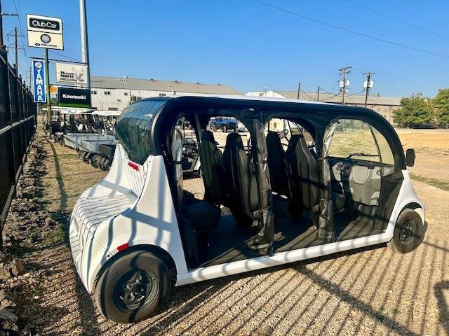 2024 GEM e6 6 Passenger Electric LSV