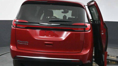 2025 Chrysler Pacifica Select