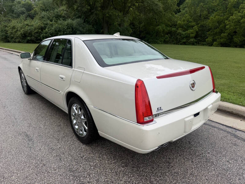 2011 Cadillac DTS Luxury Collection