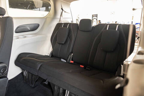 2022 Chrysler Voyager LX