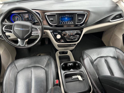 2017 Chrysler Pacifica Touring-L Plus