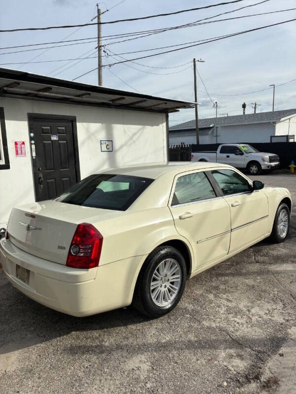 2009 Chrysler 300 LX