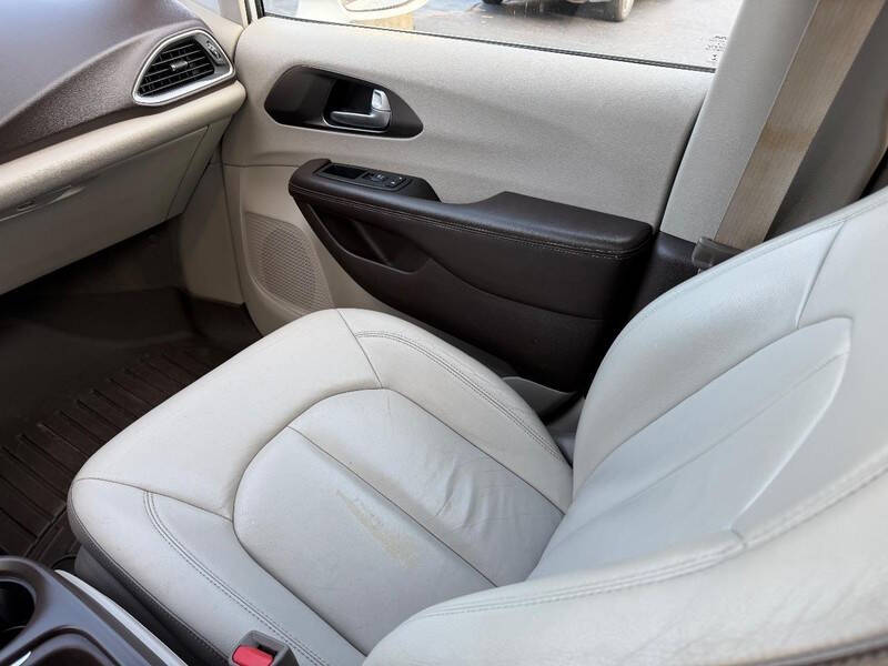 2017 Chrysler Pacifica Touring-L