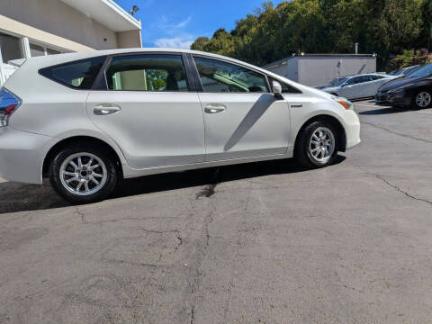 2012 Toyota Prius v Two