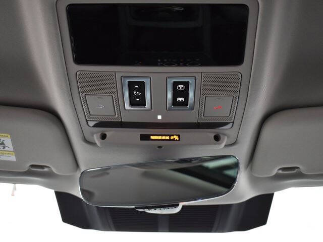 2023 Land Rover Defender 90 SE