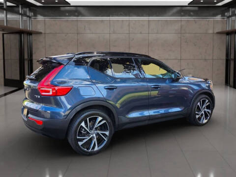 2022 Volvo XC40 T5 R-Design