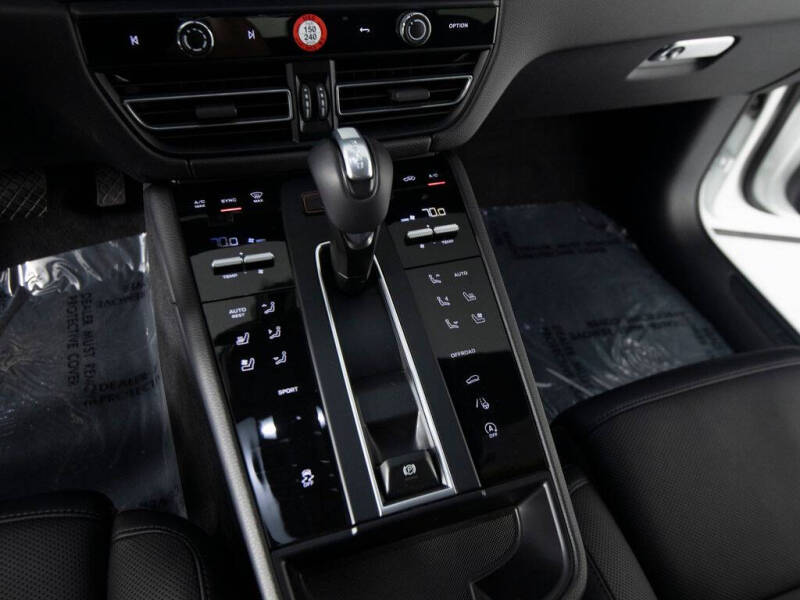 2025 Porsche Macan