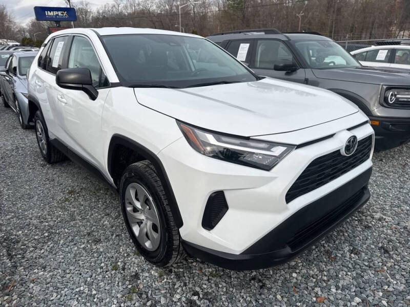2024 Toyota RAV4 LE