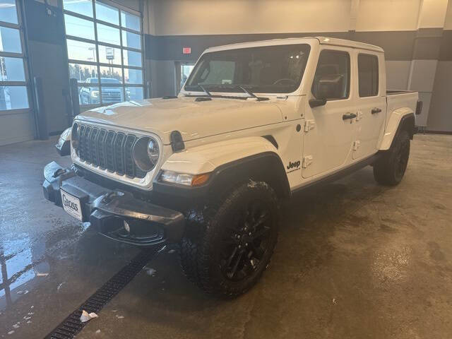 2024 Jeep Gladiator NightHawk
