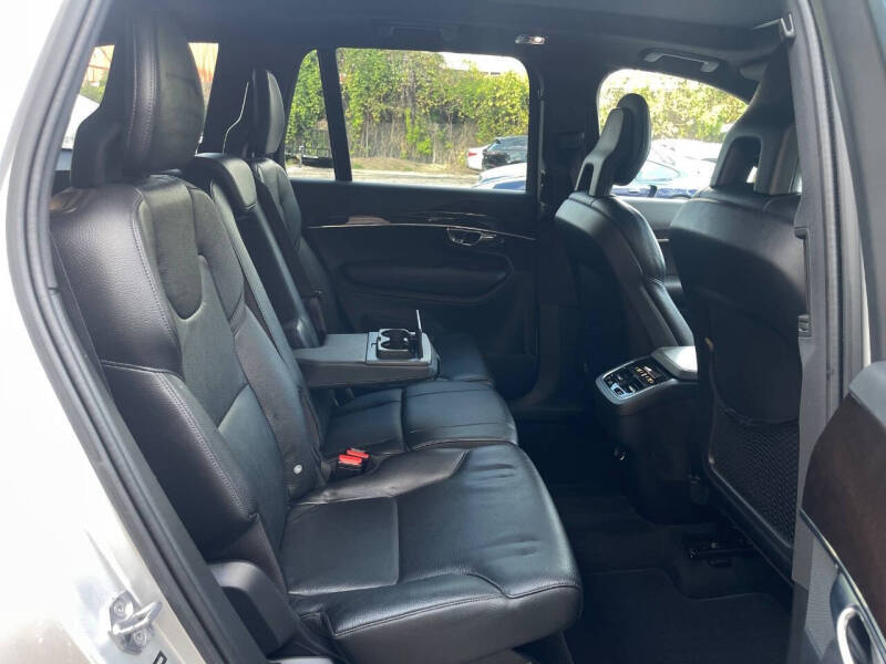 2016 Volvo XC90 T6 Momentum