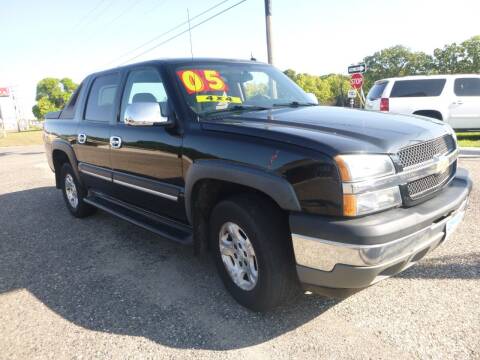 2005 Chevrolet Avalanche for sale at Country Side Car Sales in Elk River MN
