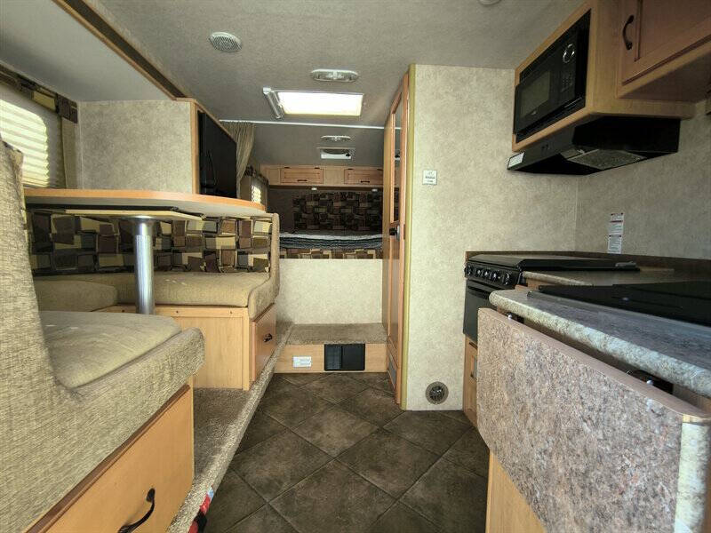 2015 Adventurer 86SBS