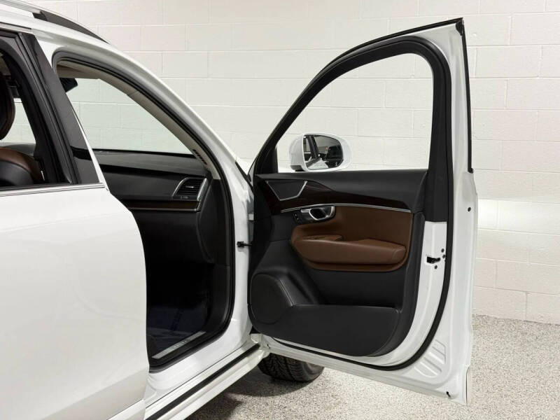 2019 Volvo XC90 T6 Momentum