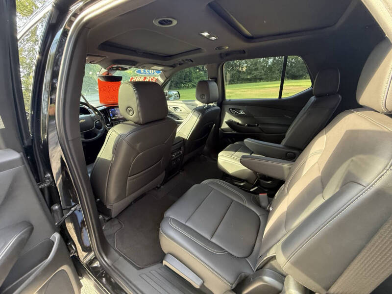 2023 Chevrolet Traverse LT Leather