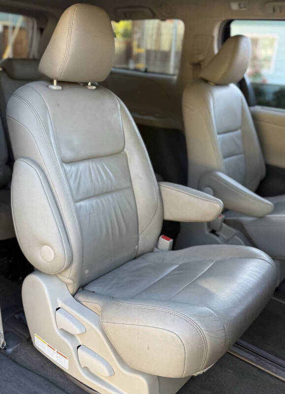 2017 Toyota Sienna XLE 7-Passenger