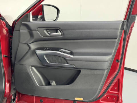 2022 Nissan Pathfinder SL