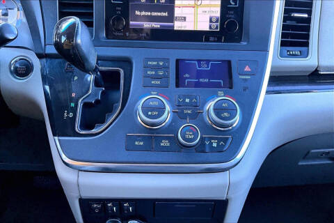 2017 Toyota Sienna XLE 8-Passenger